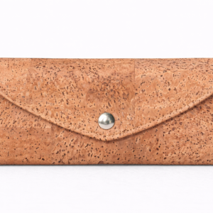 Gro&szlig;es handgemachtes Portemonnaie aus Kork in Naturton mit Druckknopf, vegan und gefertigt in &Ouml;sterreich