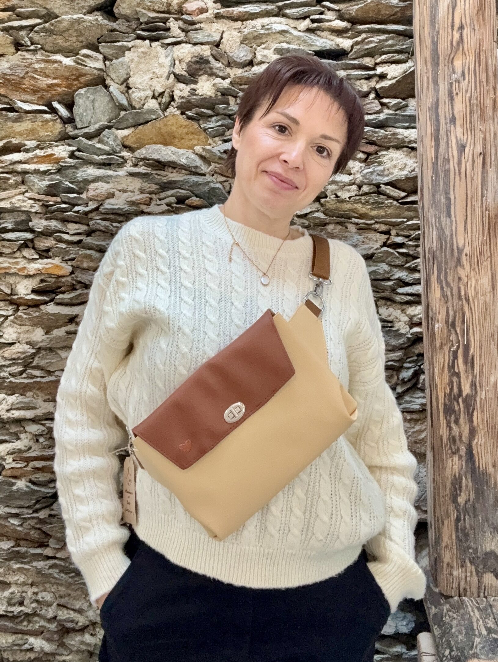 Bauchtasche aus Orangenleder hellbraun und beige